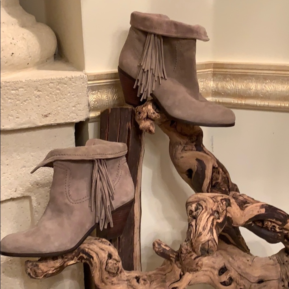 🤩HP!!😎Sam Edelman NWOT Louie beige suede fringe bootie